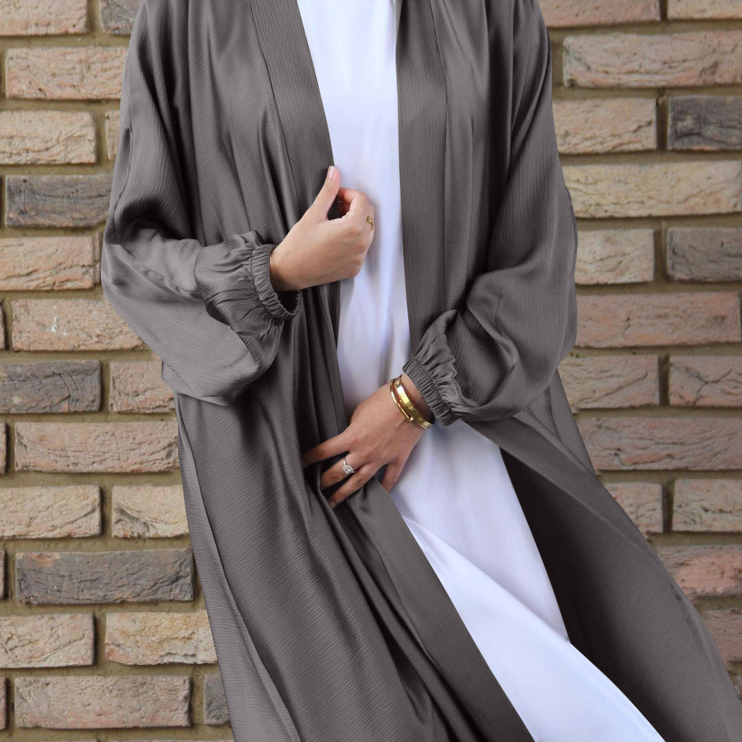 Cardigan-Robe en Satin à Manches Bouffantes – Élégance Contemporaine