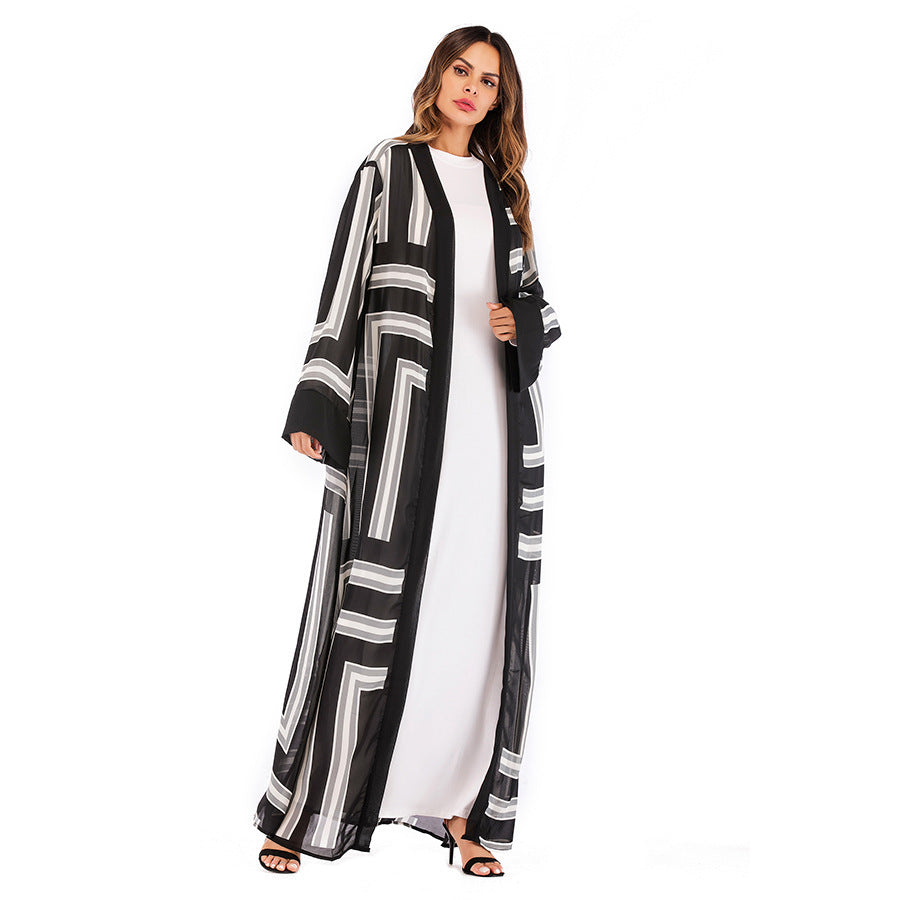 Cardigan en dentelle à rayures – Élégance et légèreté