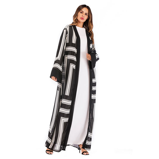Cardigan en dentelle à rayures – Élégance et légèreté