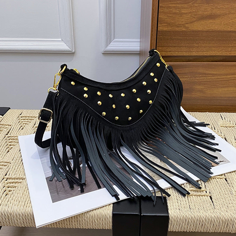 Sac à Bandoulière Rétro avec Glands et Rivets – Élégance Bohème