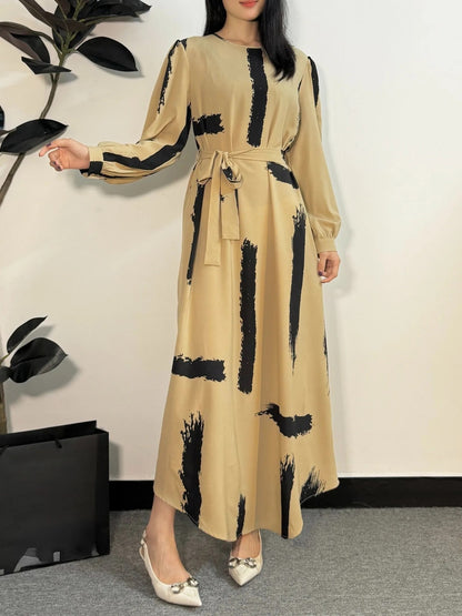 Robe Longue Satinée à Manches Longues – Élégance et Confort