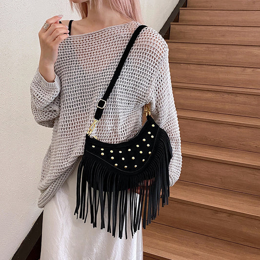 Sac à Bandoulière Rétro avec Glands et Rivets – Élégance Bohème