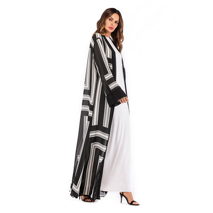 Cardigan en dentelle à rayures – Élégance et légèreté