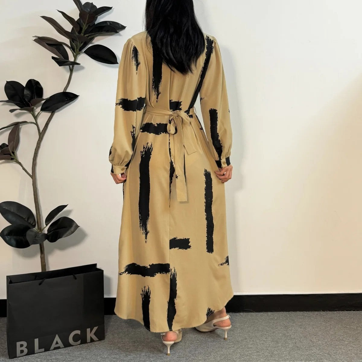 Robe Longue Satinée à Manches Longues – Élégance et Confort