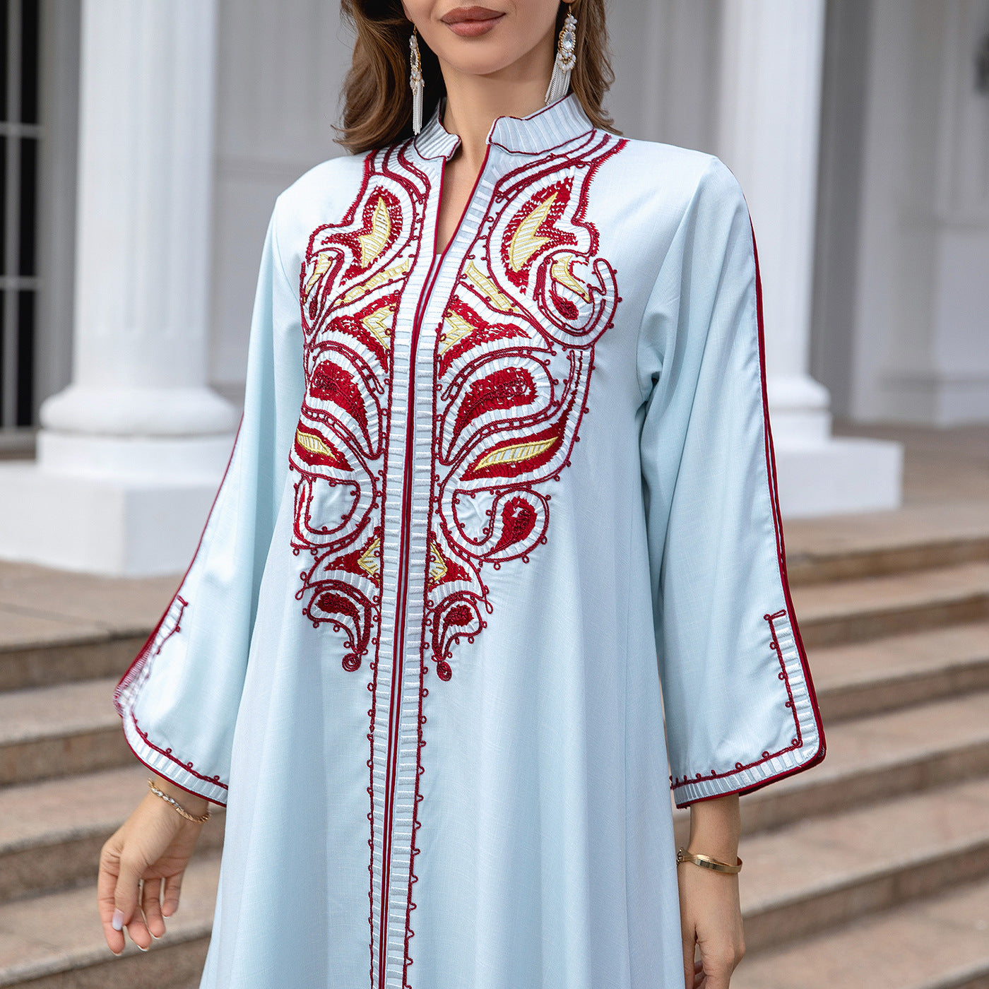 Robe Brodée Élégante – Chic Moderne pour Toutes Occasions