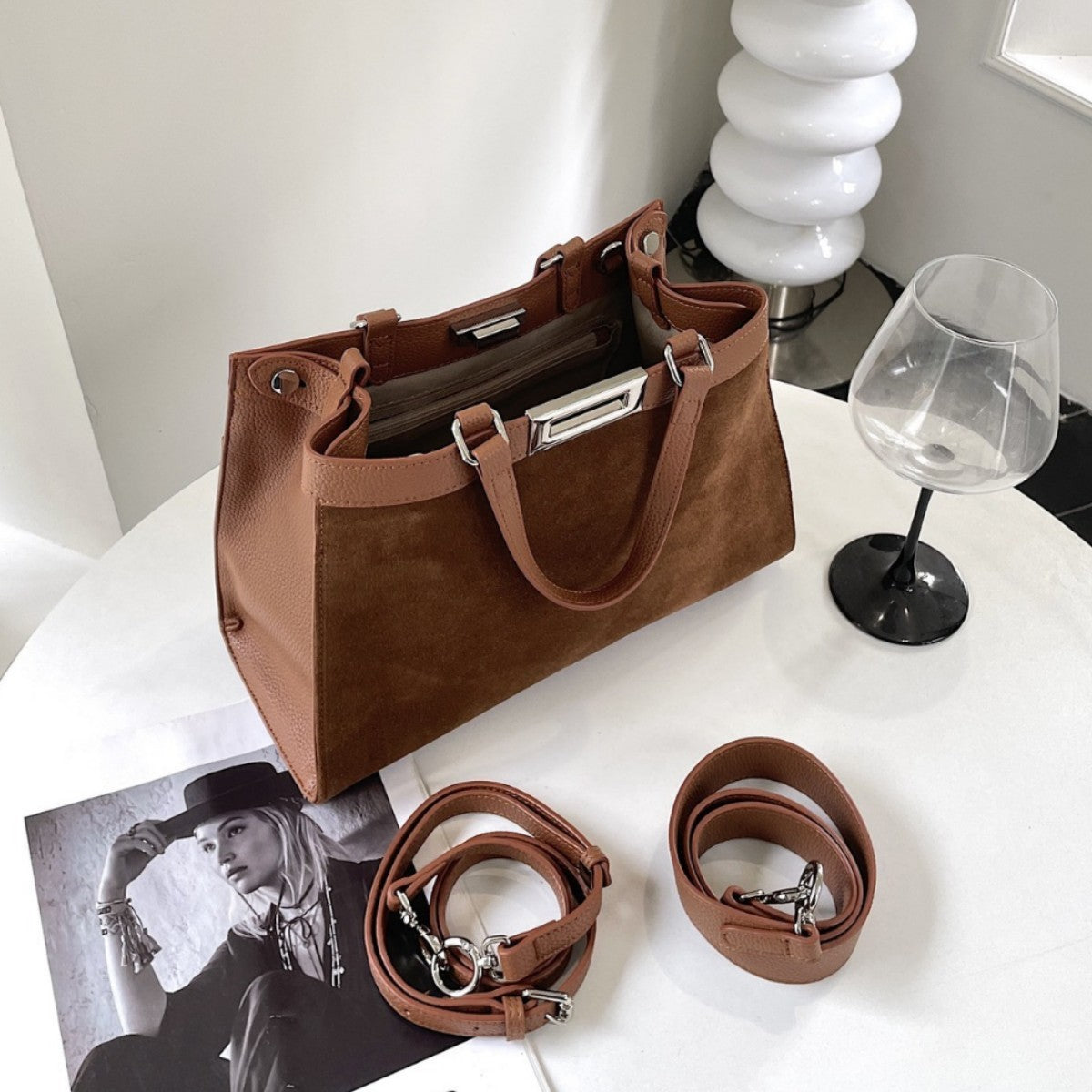 Sac à Bandoulière en Cuir Végétal – Élégance et Fonctionnalité
