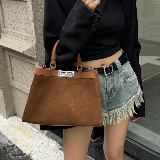 Sac à Bandoulière en Cuir Végétal – Élégance et Fonctionnalité