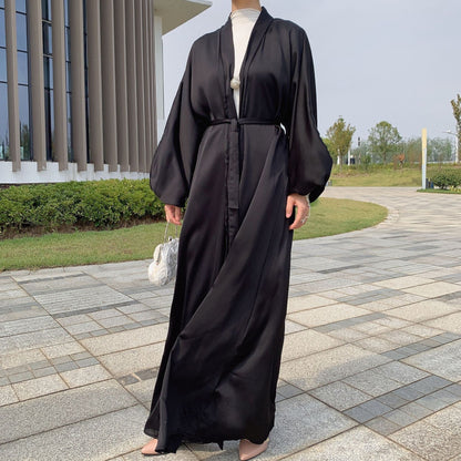 Cardigan-Robe en Satin à Manches Bouffantes – Élégance Contemporaine
