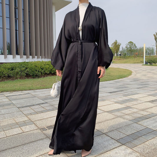 Cardigan-Robe en Satin à Manches Bouffantes – Élégance Contemporaine