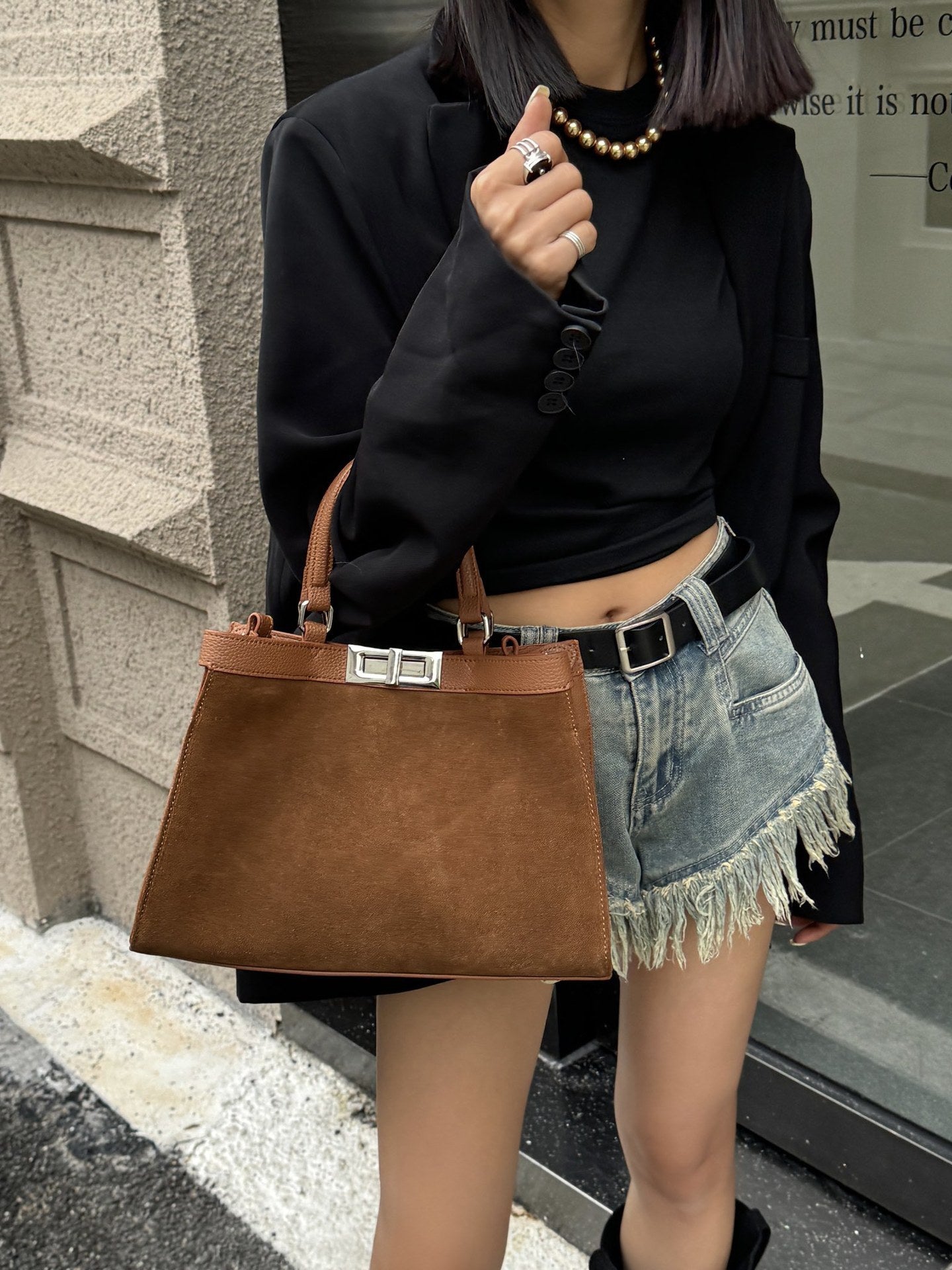 Sac à Bandoulière en Cuir Végétal – Élégance et Fonctionnalité