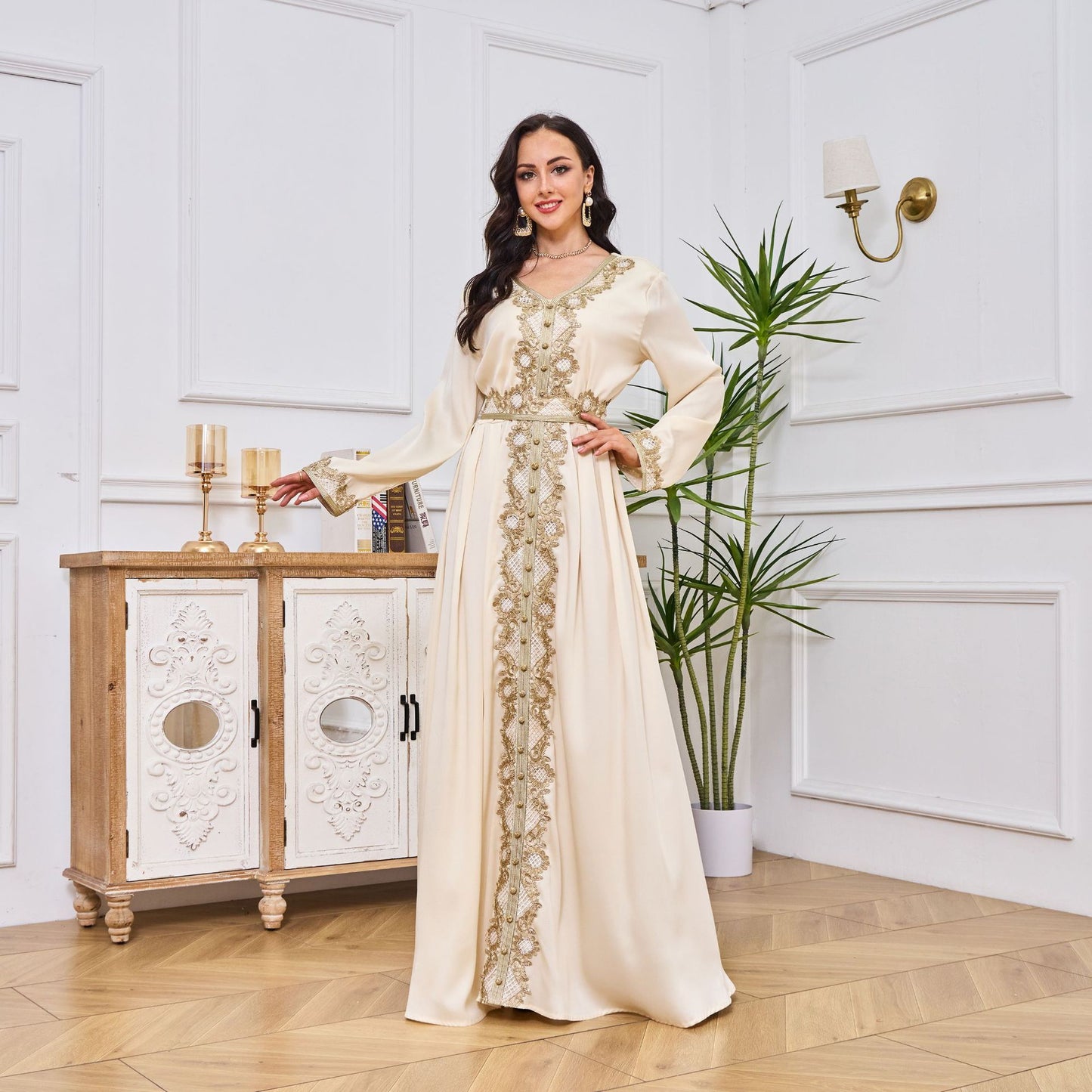 Robe Longue Chic avec Détails Brodés – Élégance au Quotidien