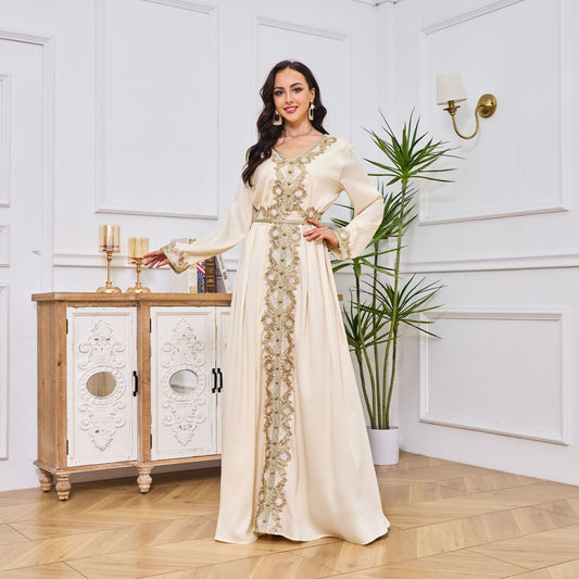 Robe Longue Chic avec Détails Brodés – Élégance au Quotidien