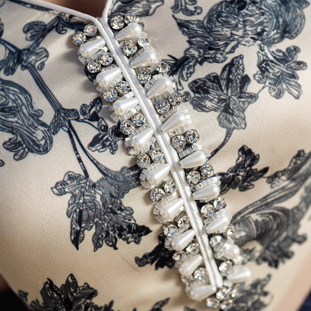 Robe Satin Imprimée à Col V – Élégance et Confort