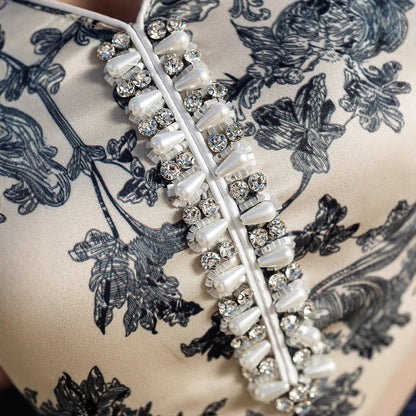 Robe Satin Imprimée à Col V – Élégance et Confort
