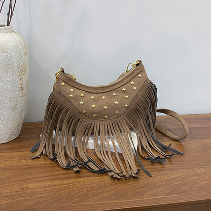 Sac à Bandoulière Rétro avec Glands et Rivets – Élégance Bohème