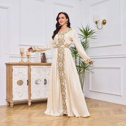 Robe Longue Chic avec Détails Brodés – Élégance au Quotidien
