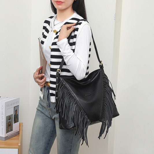 Sac à Bandoulière Tendance avec Rivets – Élégance Urbaine