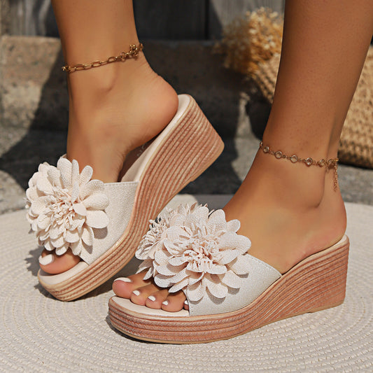 Sandales Compensées à Motif Floral – Élégance et Confort