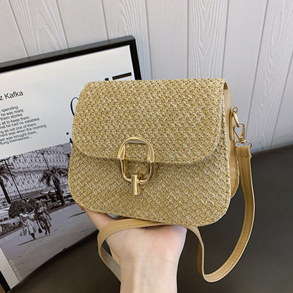 Sac à Bandoulière en Paille Tressée avec Fermeture à Verrou – Élégance Bohème