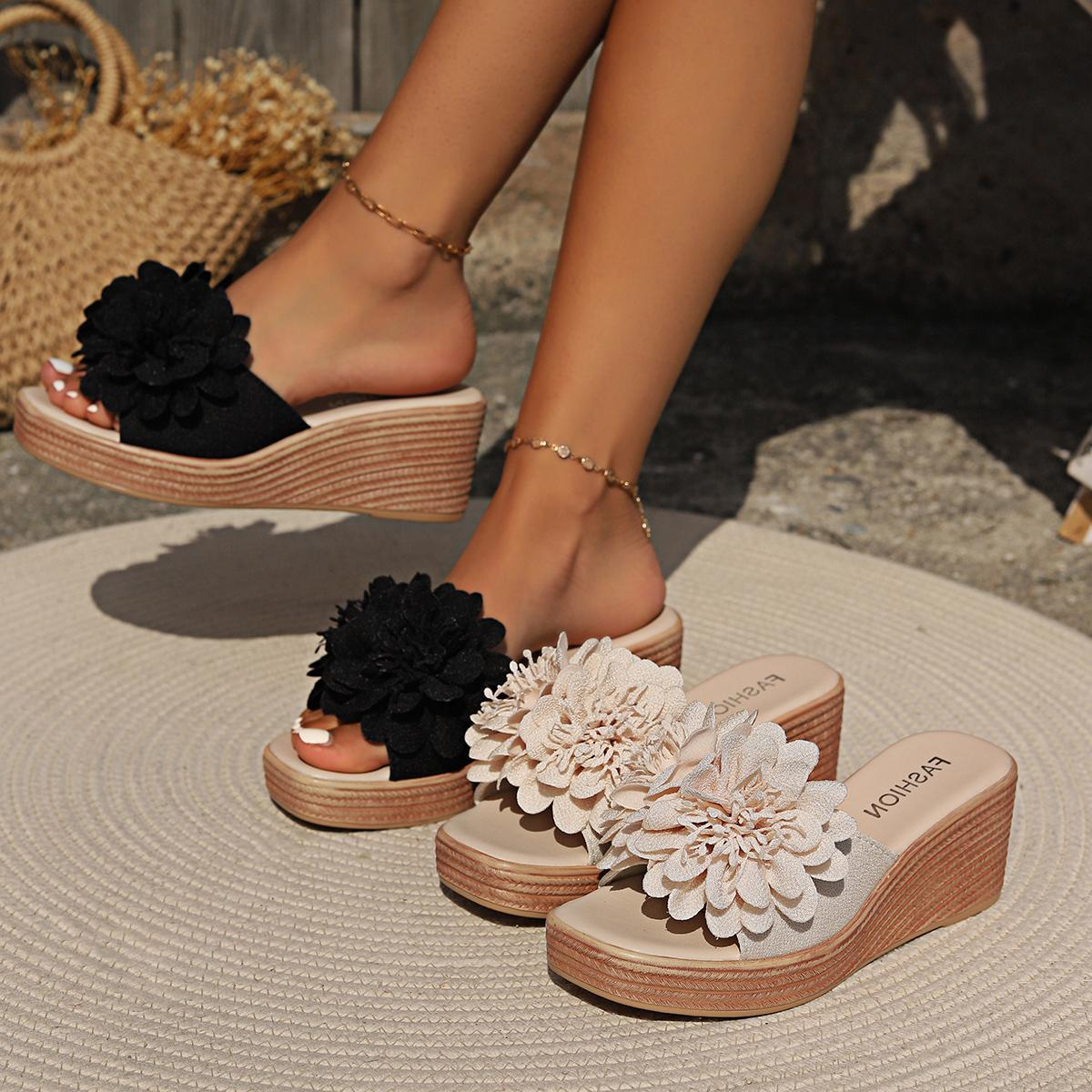 Sandales Compensées à Motif Floral – Élégance et Confort