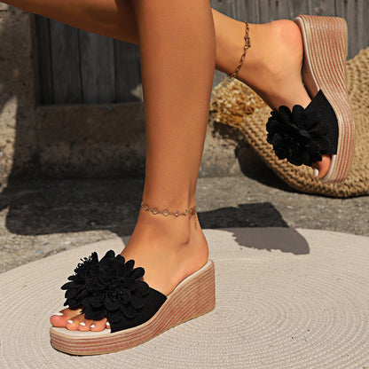 Sandales Compensées à Motif Floral – Élégance et Confort