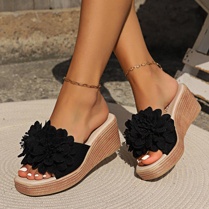 Sandales Compensées à Motif Floral – Élégance et Confort