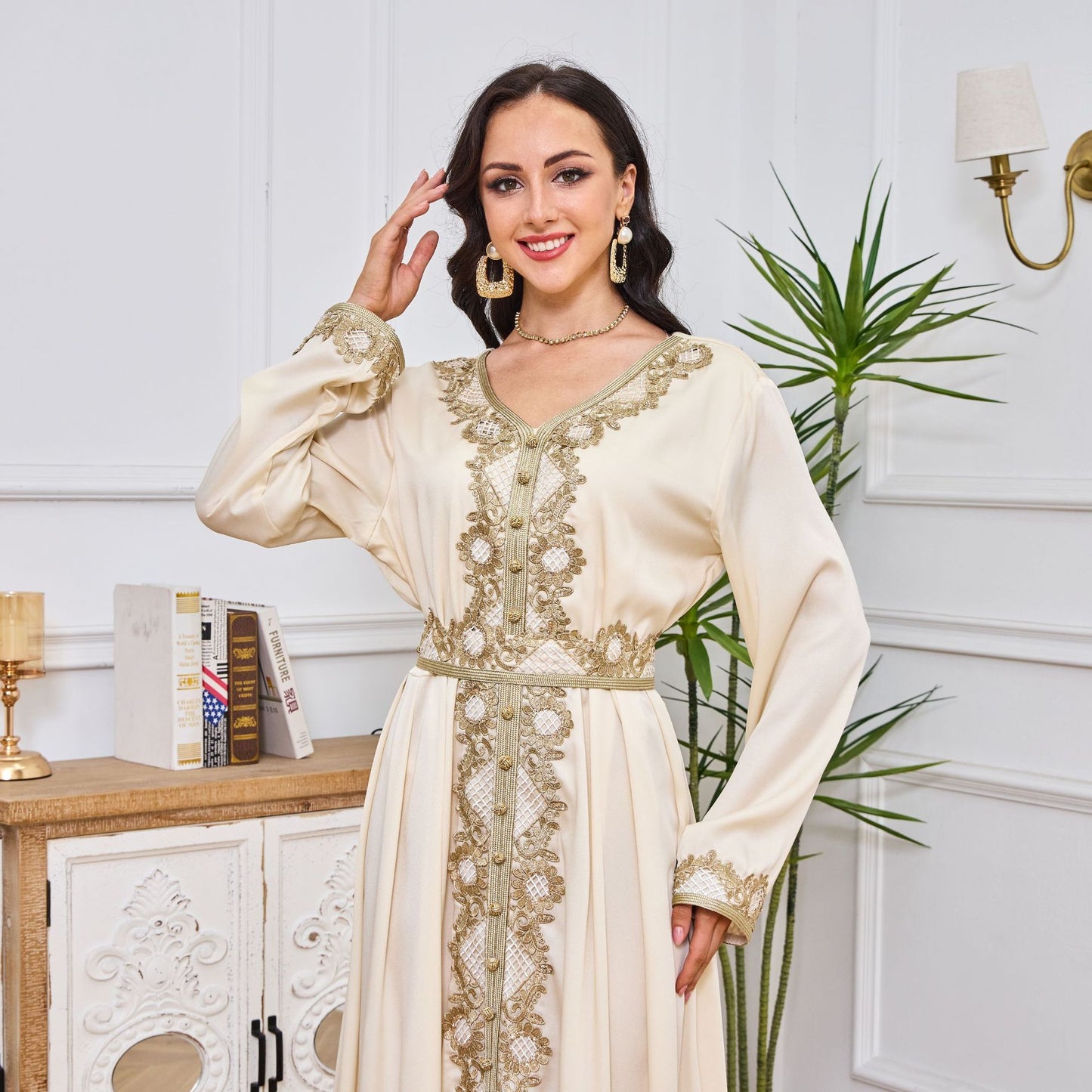 Robe Longue Chic avec Détails Brodés – Élégance au Quotidien