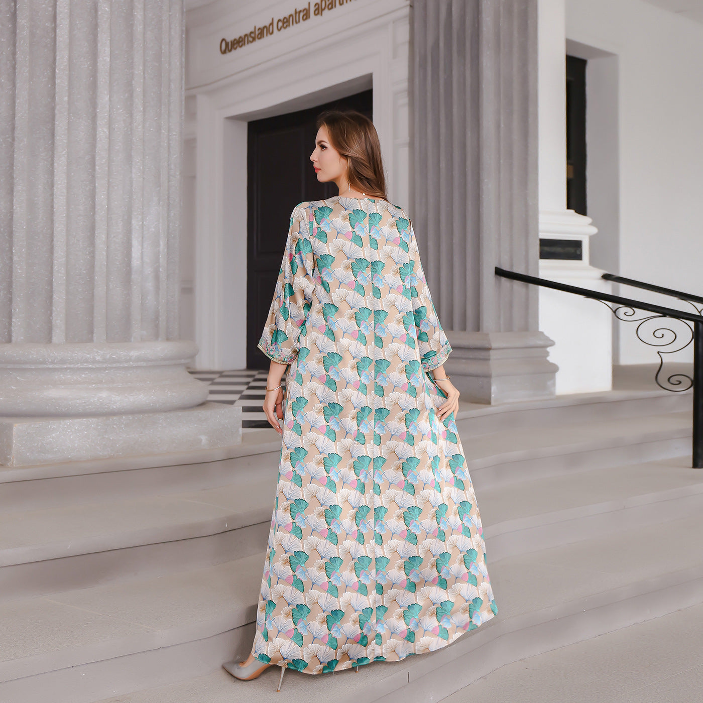 Robe Longue Satinée à Manches Longues – Élégance et Confort