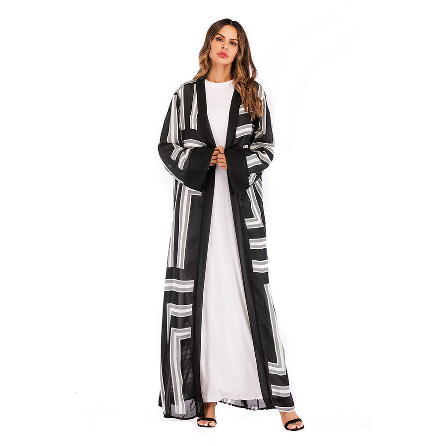 Cardigan en dentelle à rayures – Élégance et légèreté