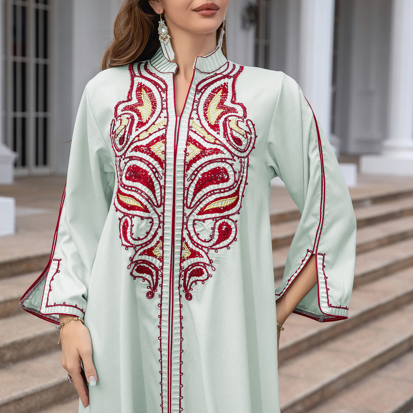 Robe Brodée Élégante – Chic Moderne pour Toutes Occasions