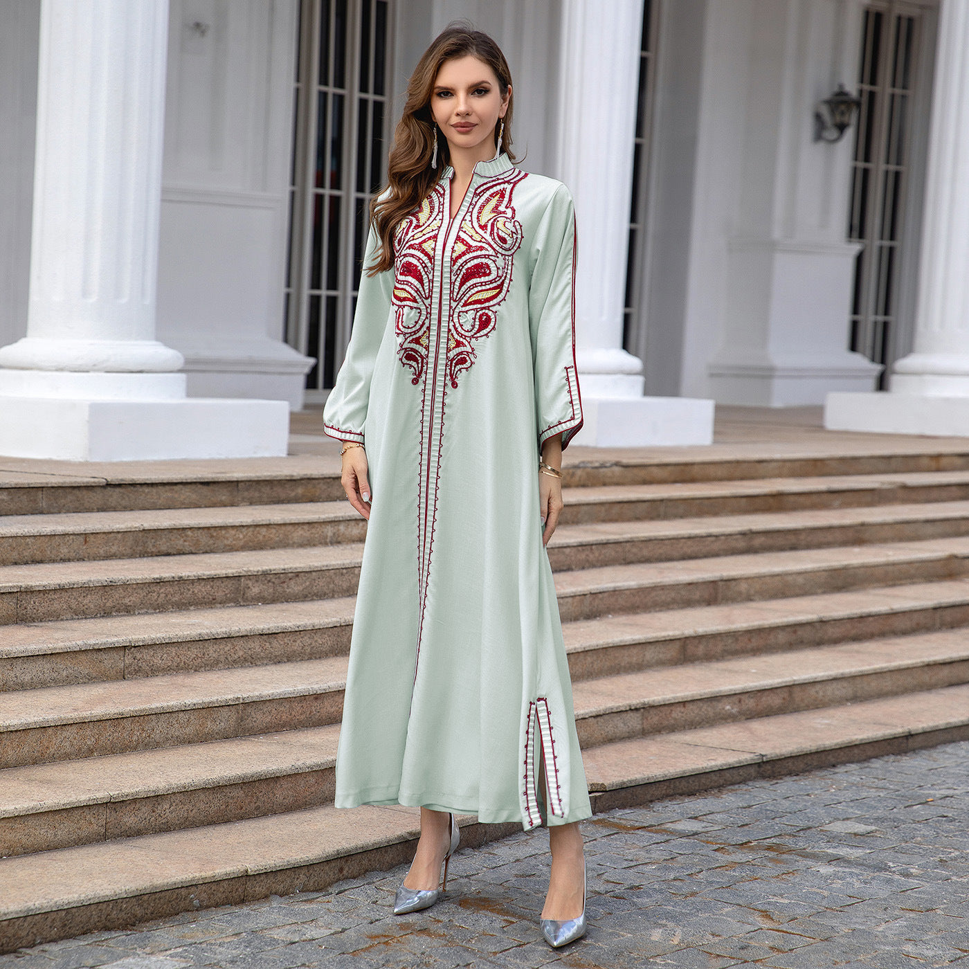 Robe Brodée Élégante – Chic Moderne pour Toutes Occasions