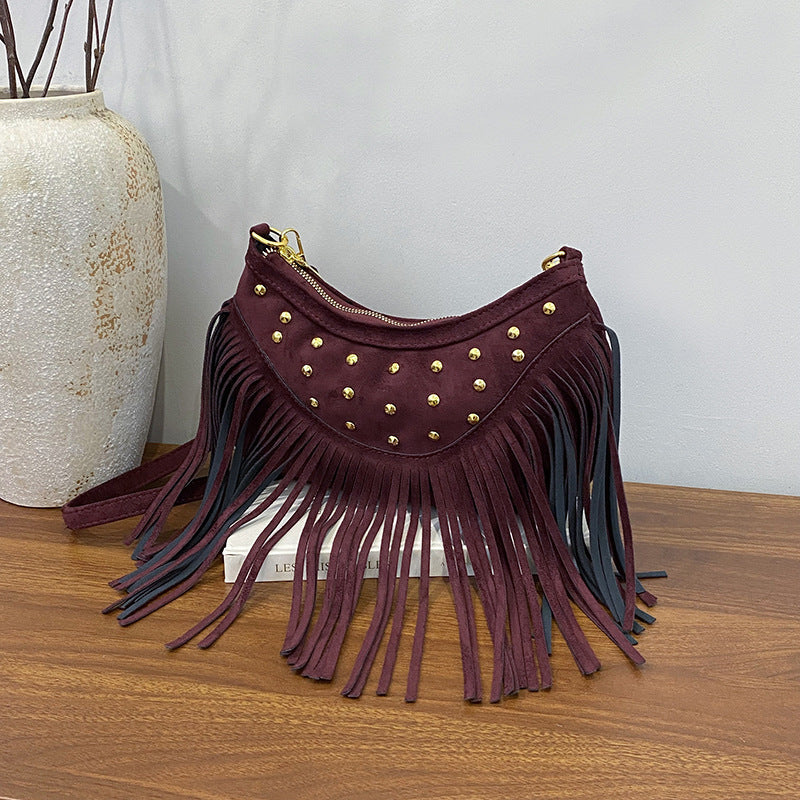 Sac à Bandoulière Rétro avec Glands et Rivets – Élégance Bohème