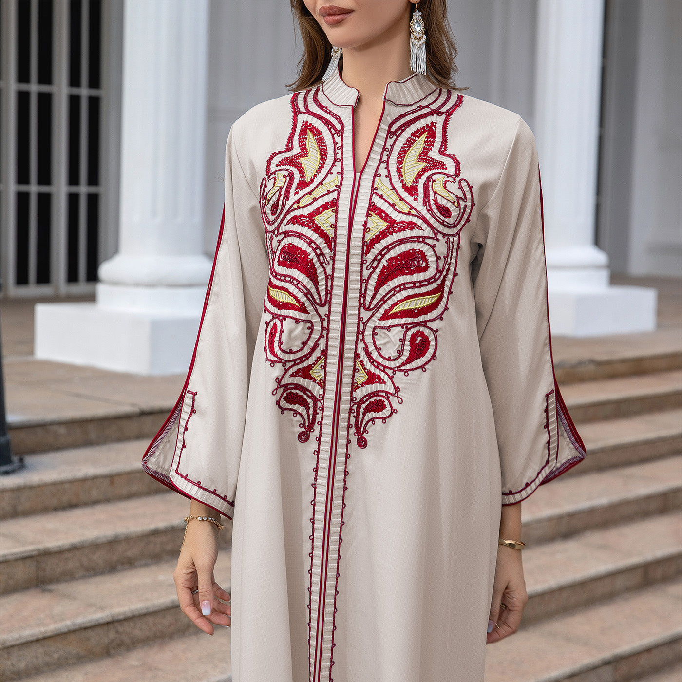 Robe Brodée Élégante – Chic Moderne pour Toutes Occasions