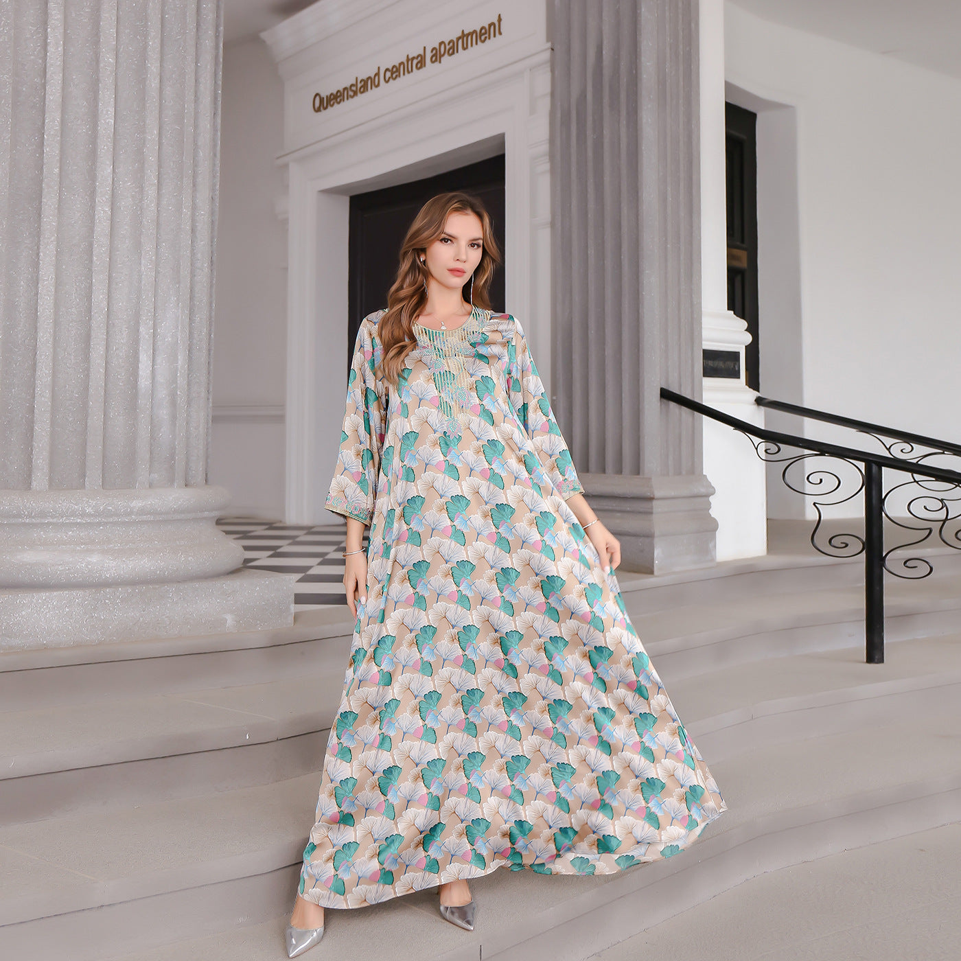 Robe Longue Satinée à Manches Longues – Élégance et Confort