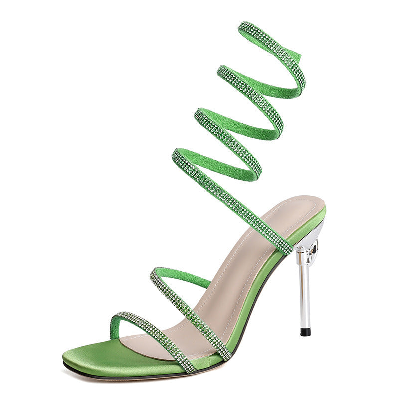 Sandales à Talon Aiguille avec Design Serpent en Strass – Élégance et Audace