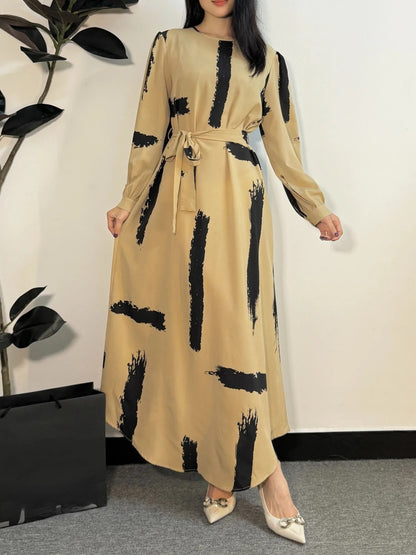 Robe Longue Satinée à Manches Longues – Élégance et Confort