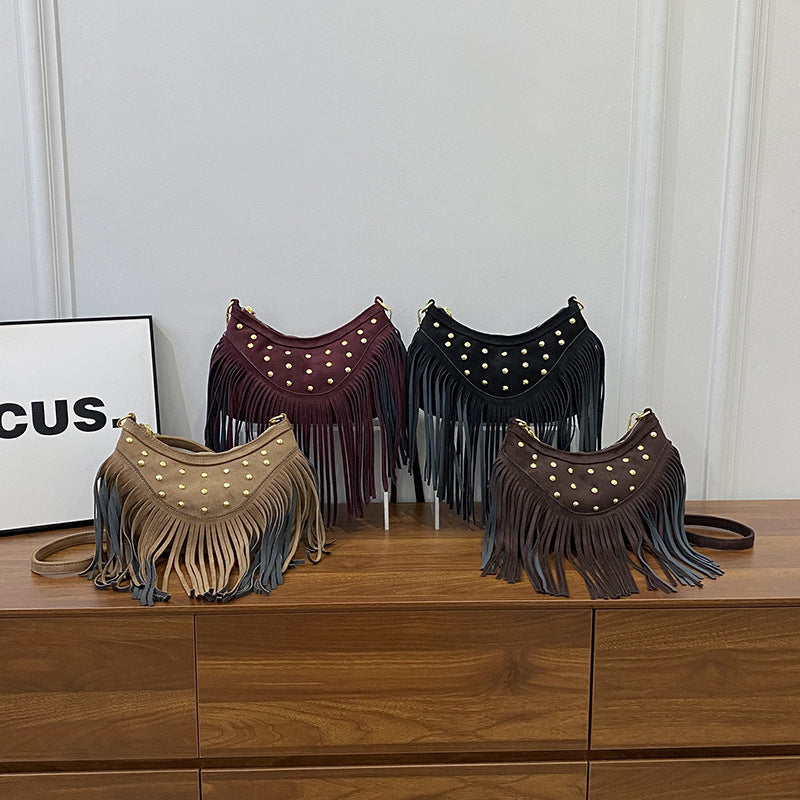 Sac à Bandoulière Rétro avec Glands et Rivets – Élégance Bohème